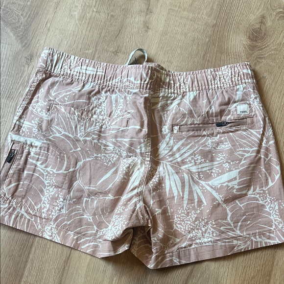 Vuori Tropical Print Women Shorts - Picture 3 of 3